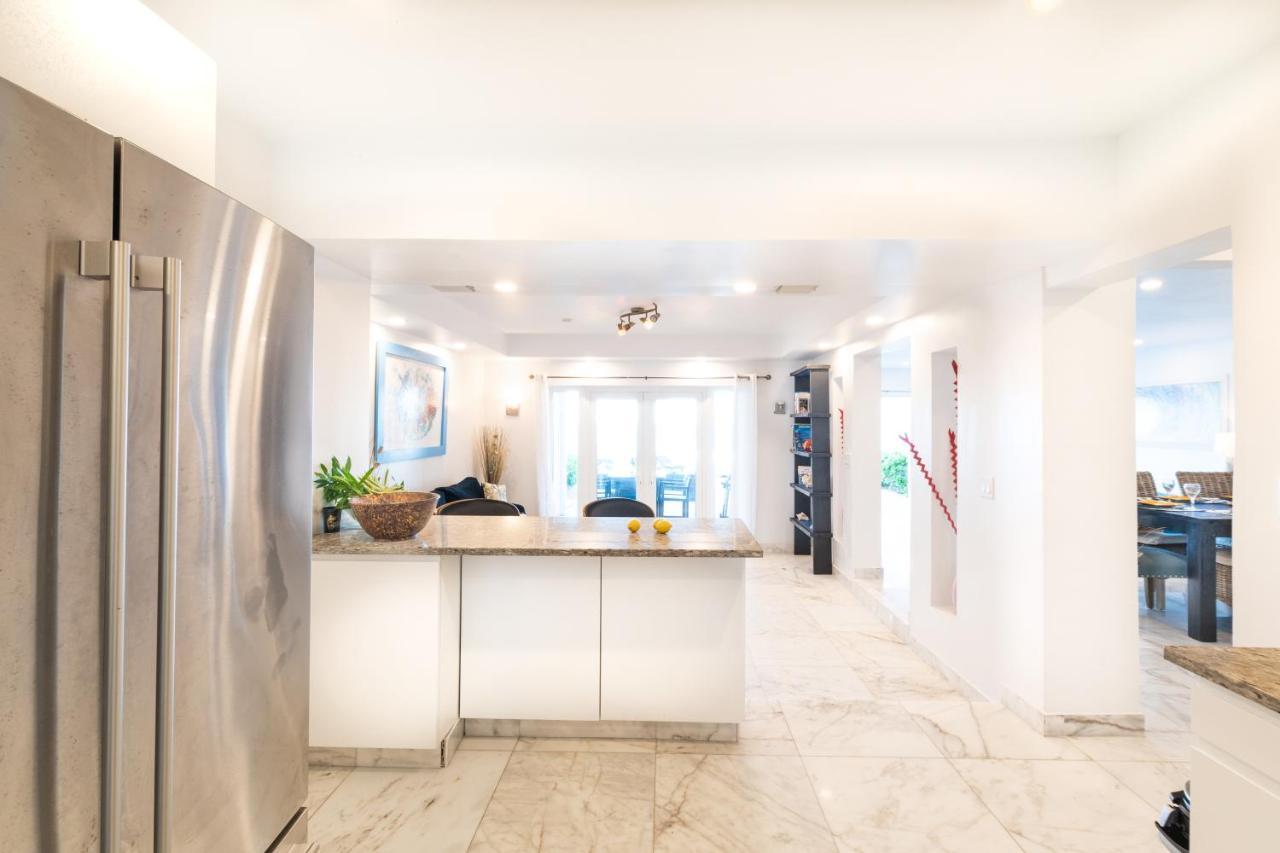 Caprice 9 - Oceanfront Villa - Gated Community With Pool 拿骚 外观 照片
