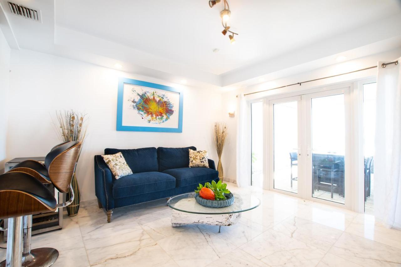 Caprice 9 - Oceanfront Villa - Gated Community With Pool 拿骚 外观 照片